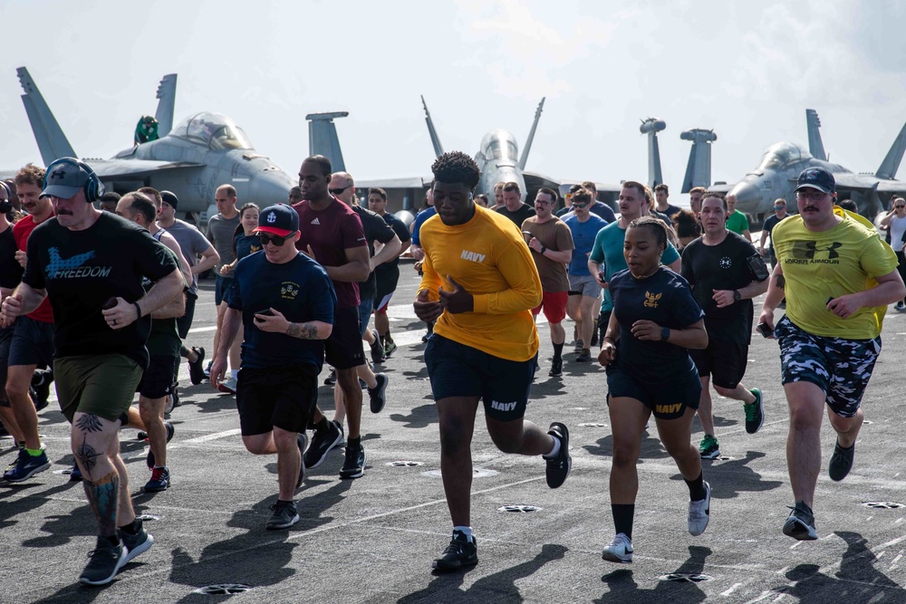 USS Ronald Reagan (CVN 76) Flight Deck 5k