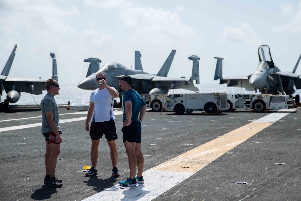 USS Ronald Reagan (CVN 76) Flight Deck 5k