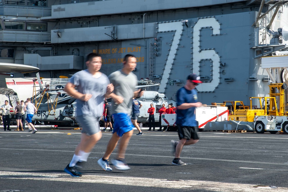 USS Ronald Reagan (CVN 76) Flight Deck 5k