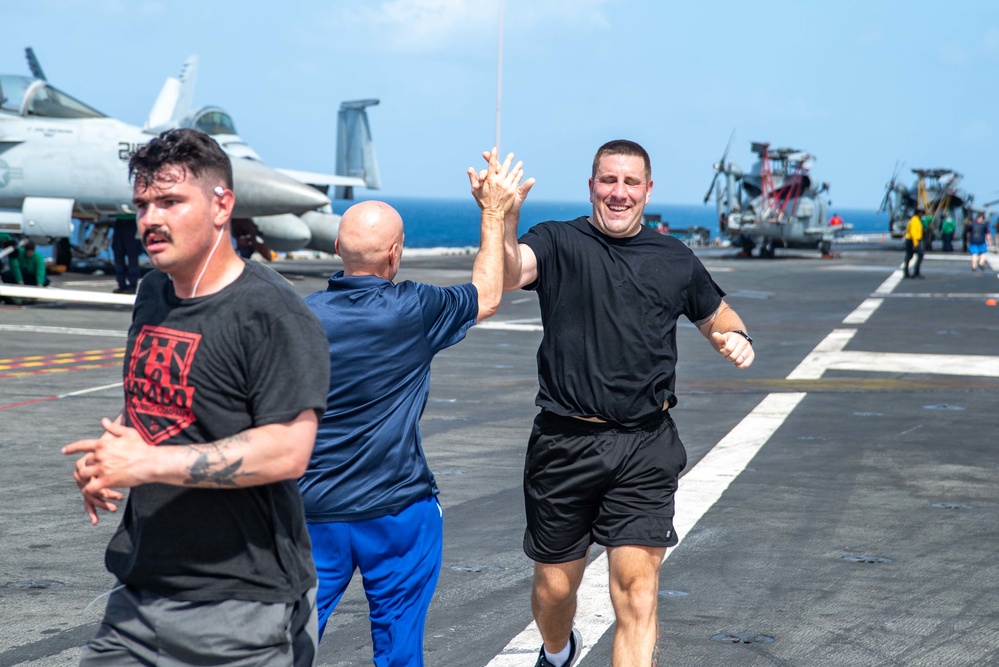 USS Ronald Reagan (CVN 76) Flight Deck 5k