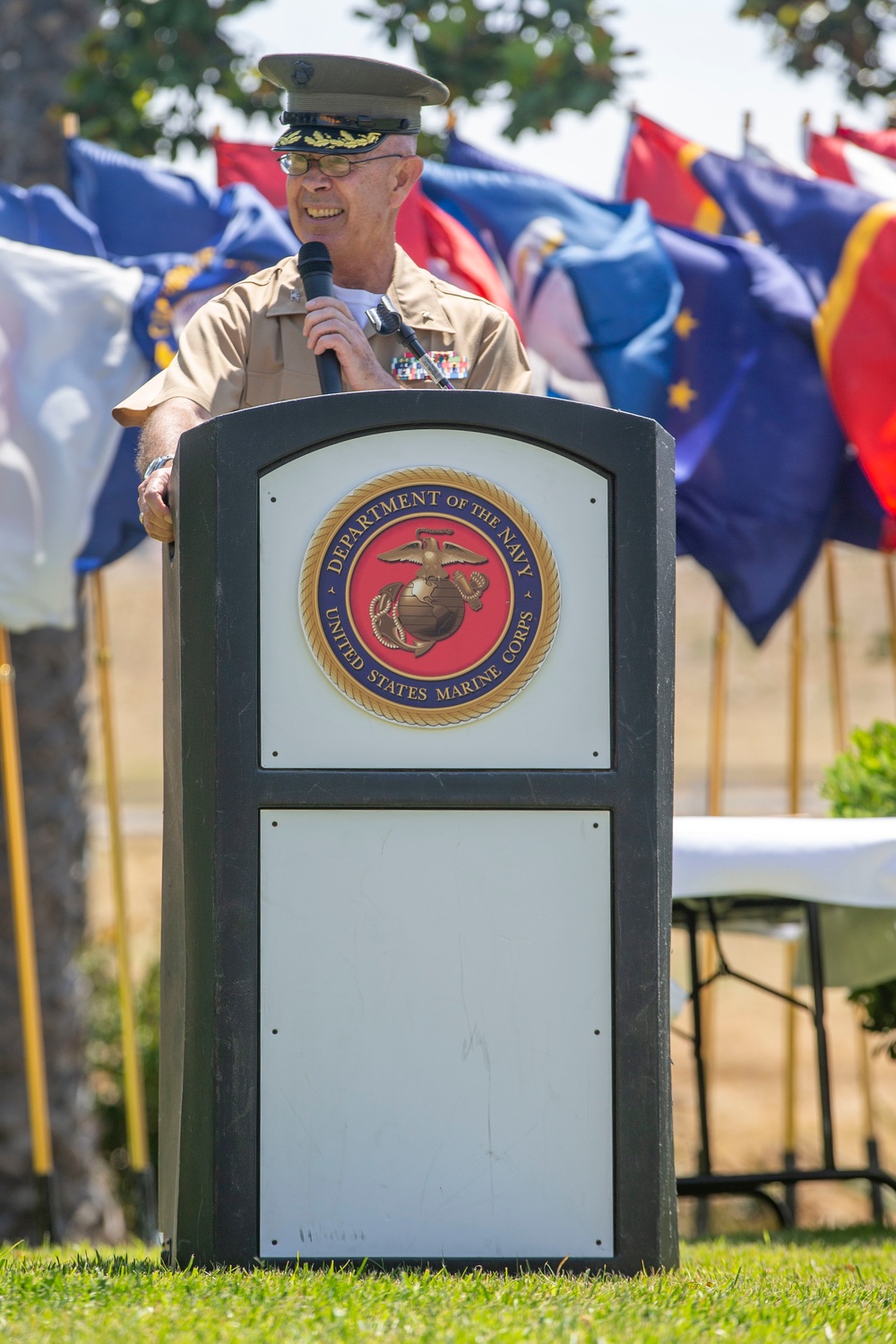 Commandant of the Marine Corps retires old friend