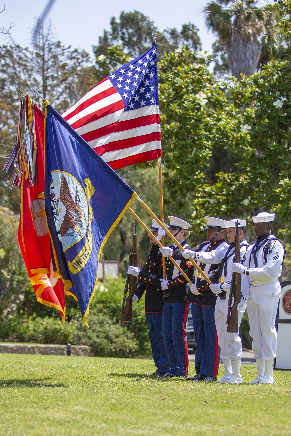 Commandant of the Marine Corps retires old friend