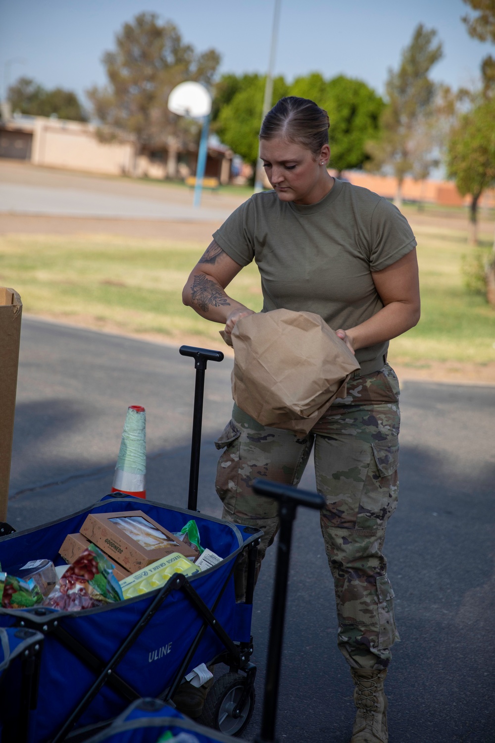 AZNG Distributes Food to Somerton Residents