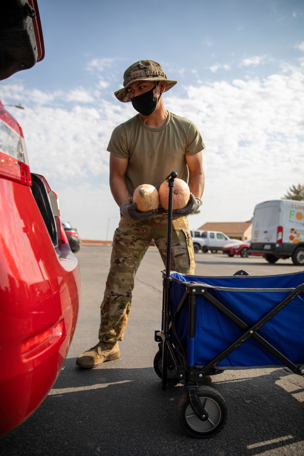 AZNG Distributes Food to Somerton Residents