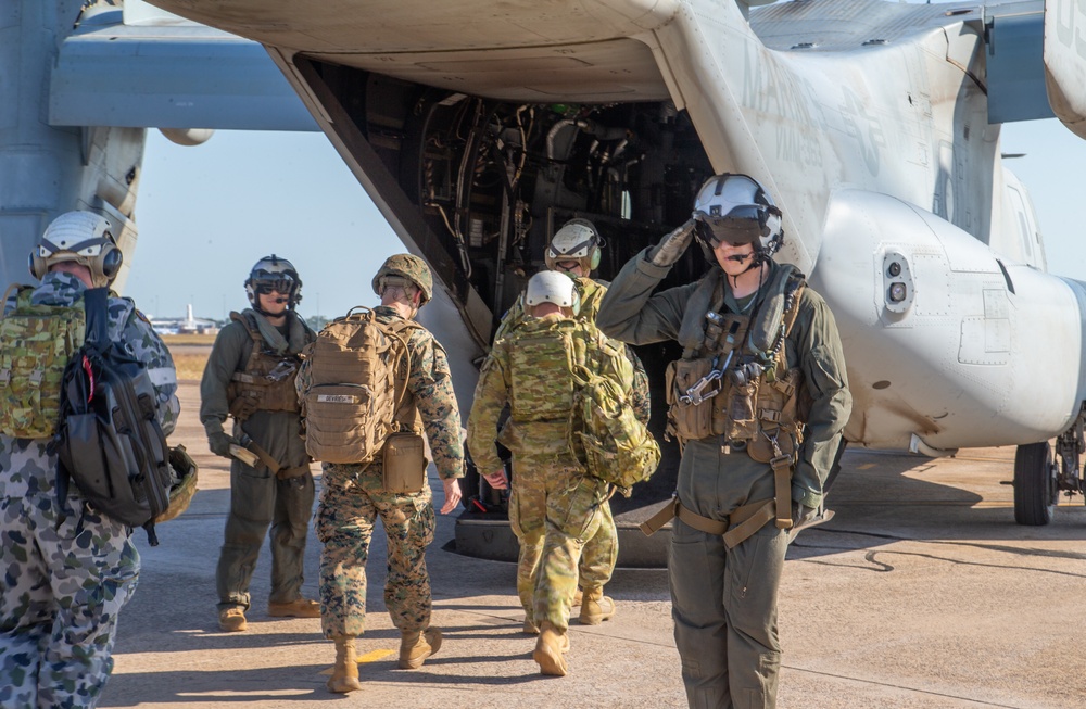 Australian Chief of the Defence Force visits Mount Bundey Training Area during Exercise Southern Jackaroo