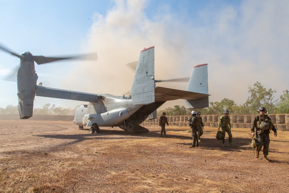 Australian Chief of the Defence Force visits Mount Bundey Training Area during Exercise Southern Jackaroo