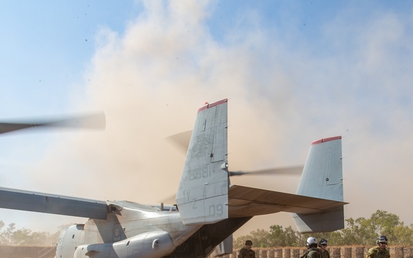 Australian Chief of the Defence Force visits Mount Bundey Training Area during Exercise Southern Jackaroo