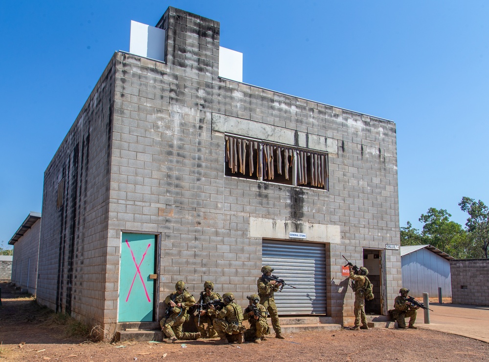 Australian Chief of the Defence Force visits Mount Bundey Training Area during Exercise Southern Jackaroo