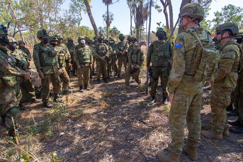 Australian Chief of the Defence Force visits Mount Bundey Training Area during Exercise Southern Jackaroo