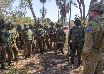 Australian Chief of the Defence Force visits Mount Bundey Training Area during Exercise Southern Jackaroo