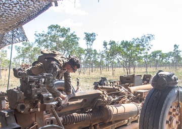 Australian Chief of the Defence Force visits Mount Bundey Training Area during Exercise Southern Jackaroo