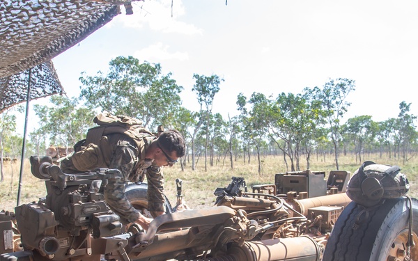Australian Chief of the Defence Force visits Mount Bundey Training Area during Exercise Southern Jackaroo