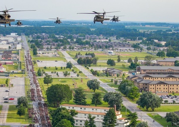 Screaming Eagles Division Run Flyover