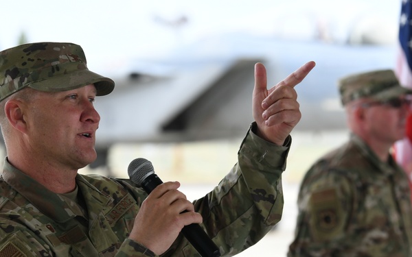 Kingsley Airmen welcome new Maintenance Group commander