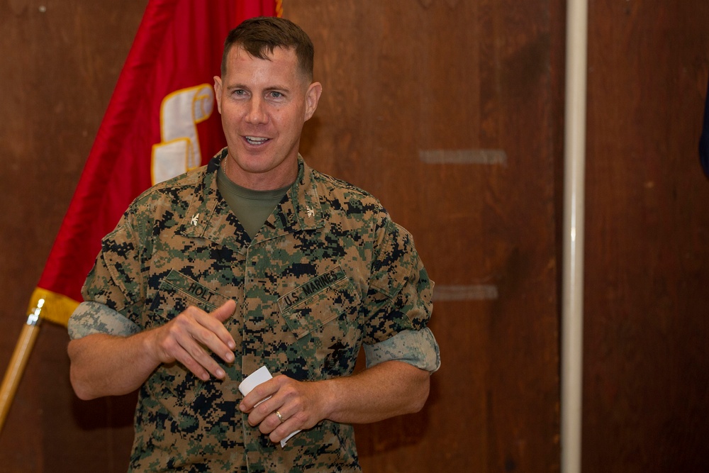 DVIDS - Images - MCI-West deputy commander retires [Image 5 of 9]