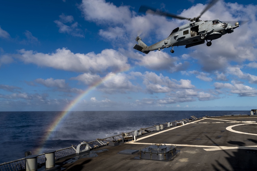 USS O’Kane, Blue Hawks conduct flight operations