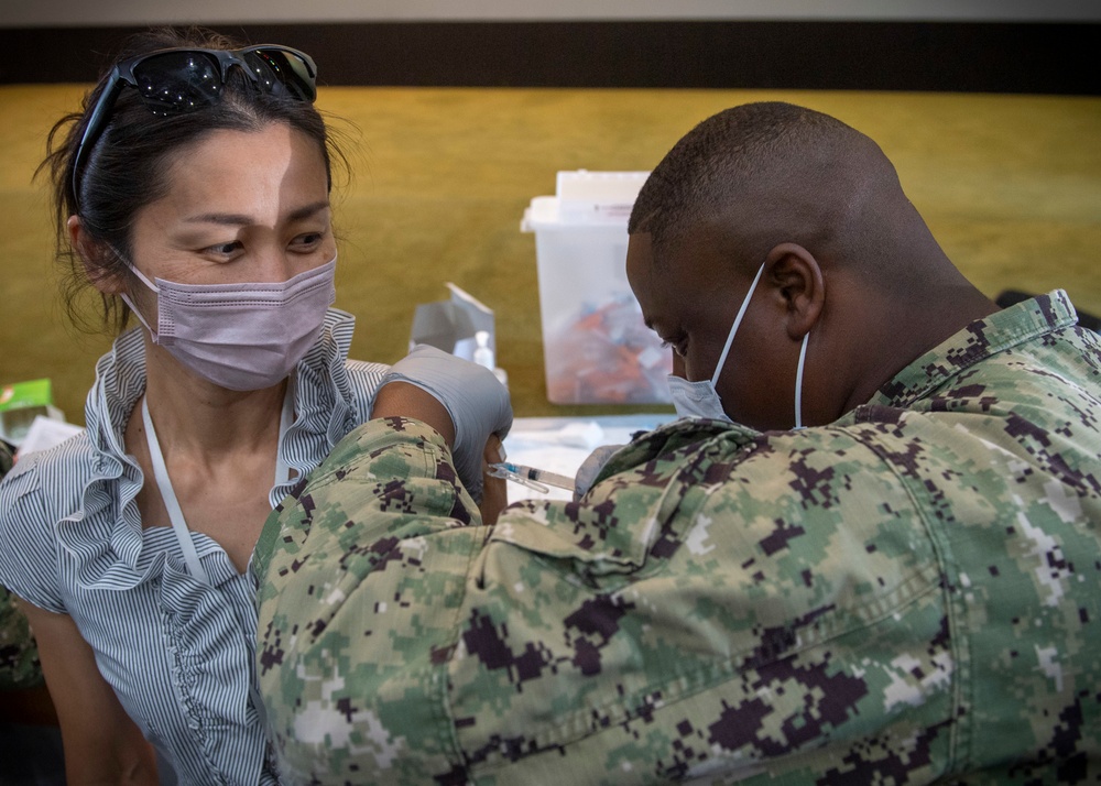 CFAS MLC, IHA, and MC Employees Receive Vaccine
