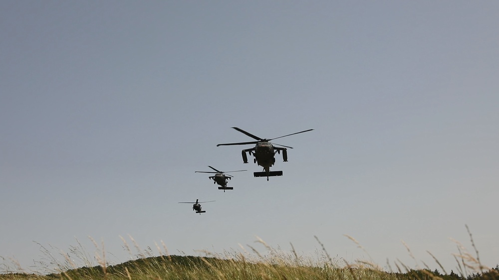 U.S. Army Aviation participates with Romanian soldiers in airlift exercises.