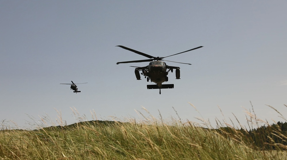 U.S. Army Aviation participates with Romanian soldiers in airlift exercises.