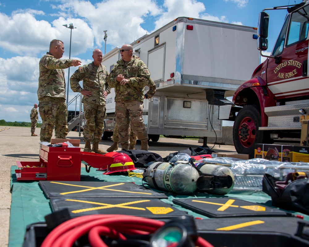 PA TAG Visits 171st Guardsmen