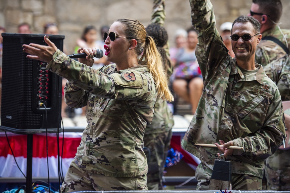 2021 Texas Cavaliers Fiesta River Parade