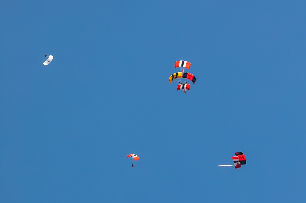 Joint parachute demonstration exercise