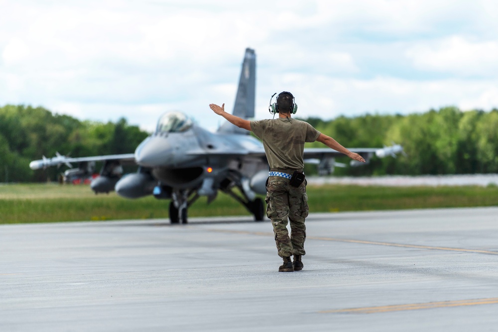 Members from Shaw AFB Arrive in Vermont to train with the 158th Fighter Wing