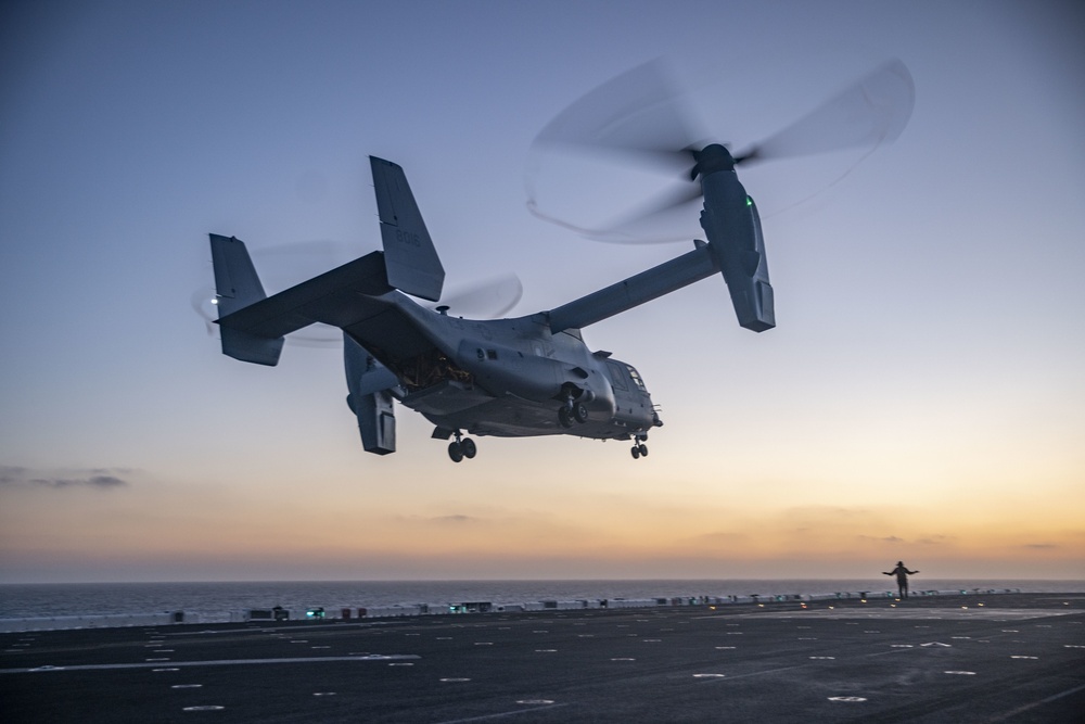 11th MEU Reconnaissance Marines load UTV onto CH-53E Aircraft