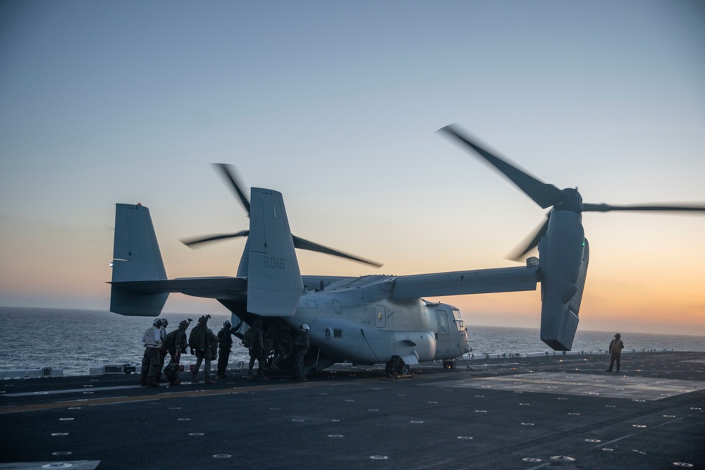 11th MEU Reconnaissance Marines load UTV onto CH-53E Aircraft