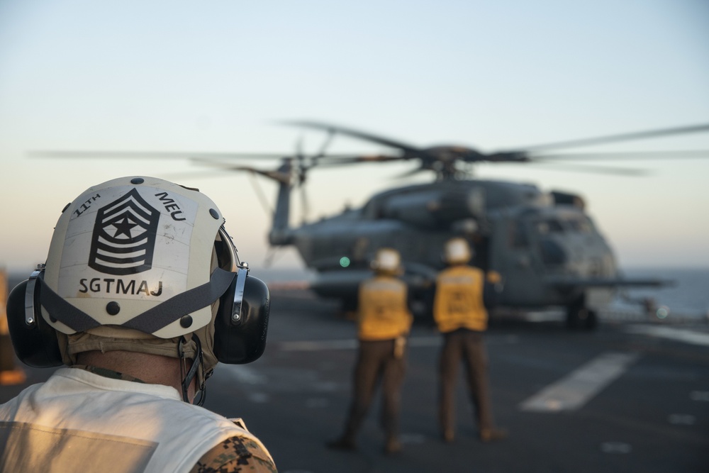 11th MEU Reconnaissance Marines load UTV onto CH-53E Aircraft