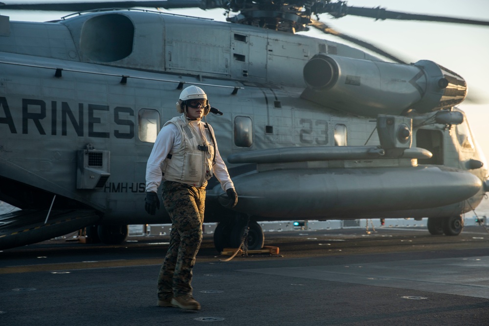 11th MEU Reconnaissance Marines load UTV onto CH-53E Aircraft