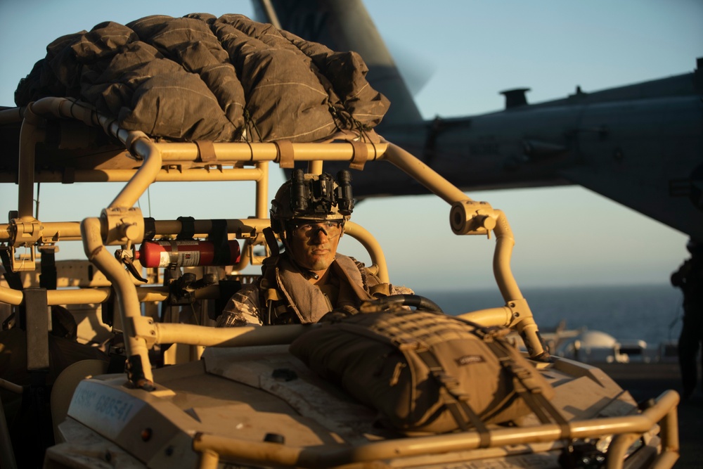 11th MEU Reconnaissance Marines load UTV onto CH-53E Aircraft