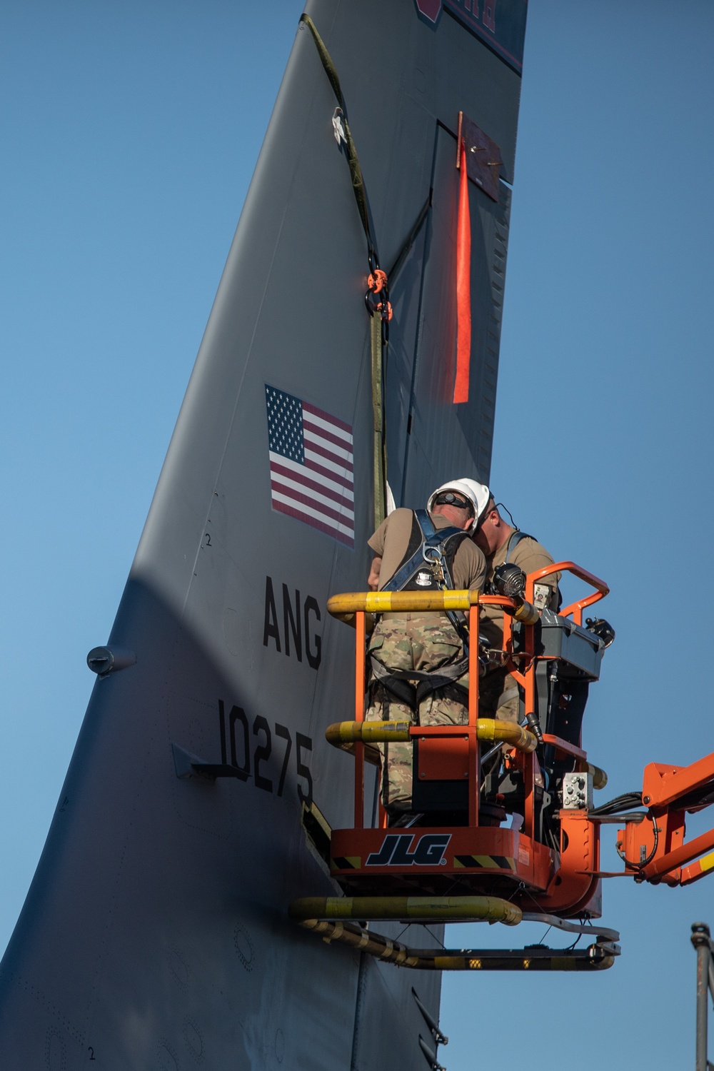 MXG removes tail from KC-135R