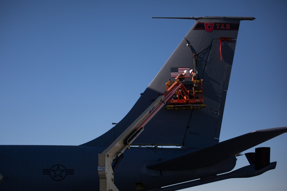 MXG removes tail from KC-135R