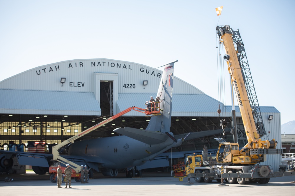 MXG removes tail from KC-135R