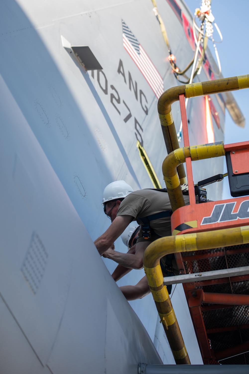 MXG removes tail from KC-135R