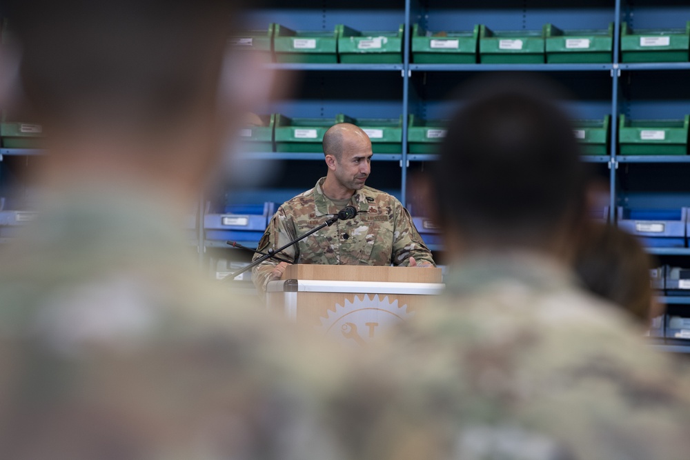 52nd LRS changes command