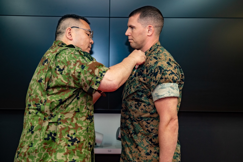 U.S. Marine awarded by JGSDF Major General Tarumi