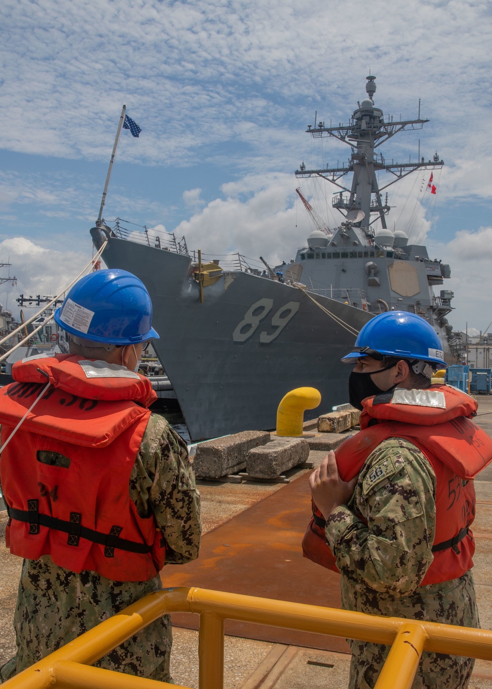 Sailors Watch USS Mustin Depart