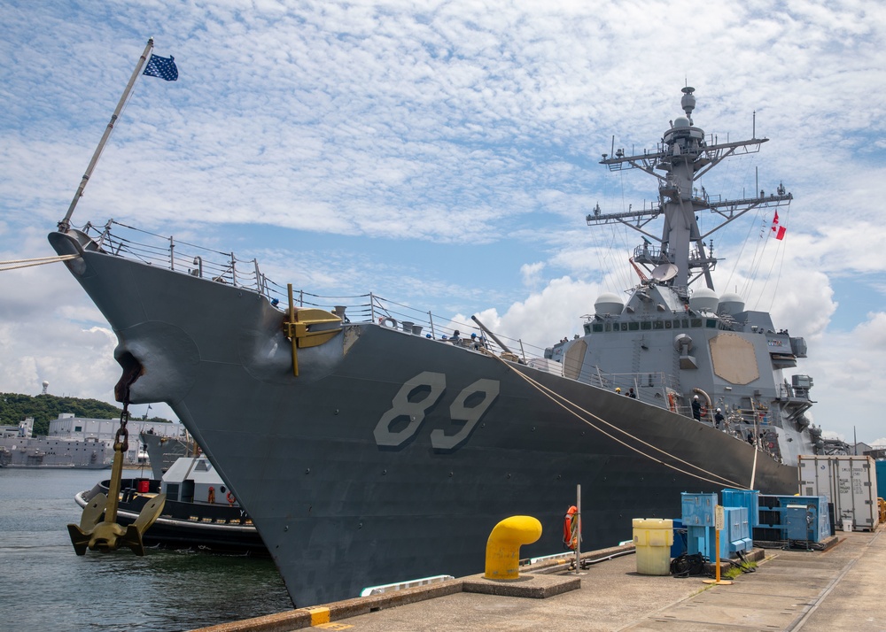 USS Mustin Prepares to Depart