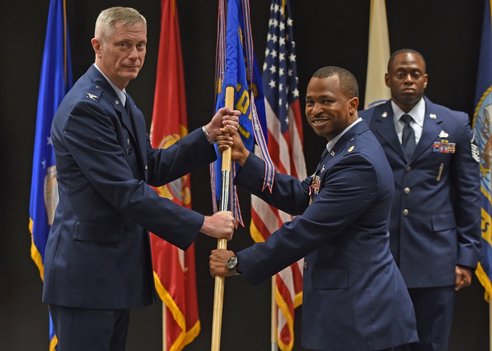 17th CONS welcomes new commander