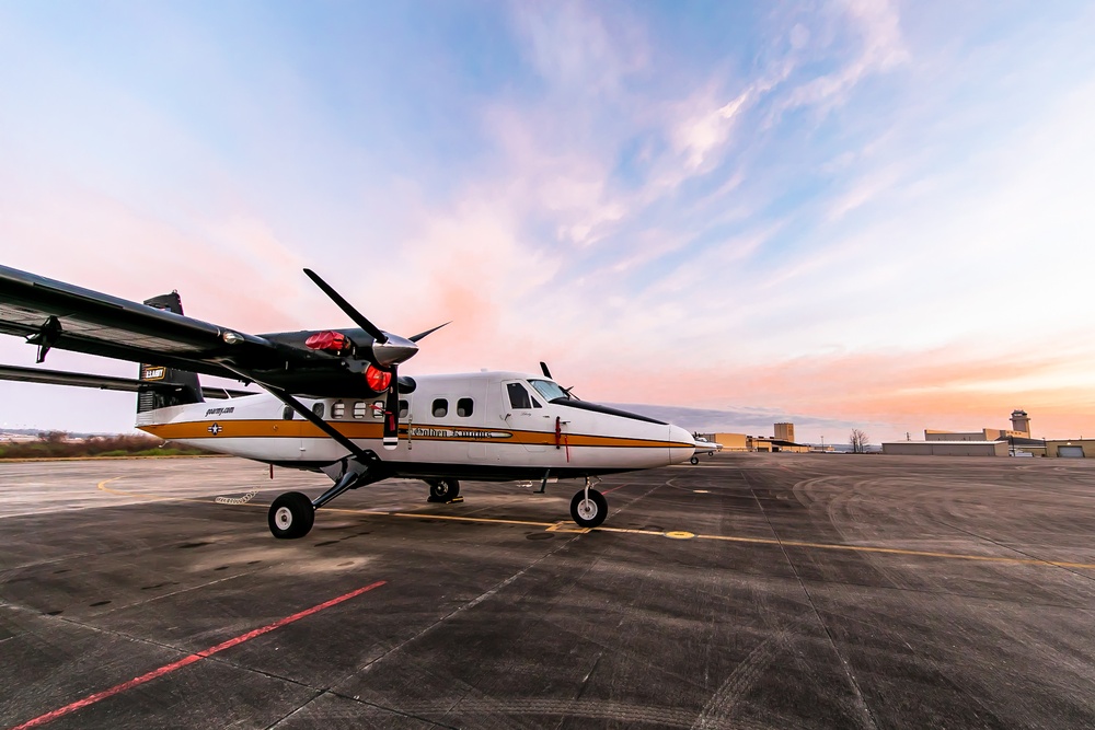 Army Golden Knights jump aircraft