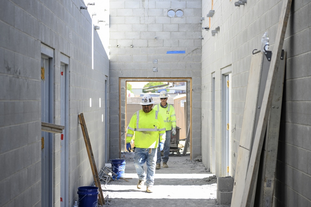 Travis AFB 3-bay hangar makes headway