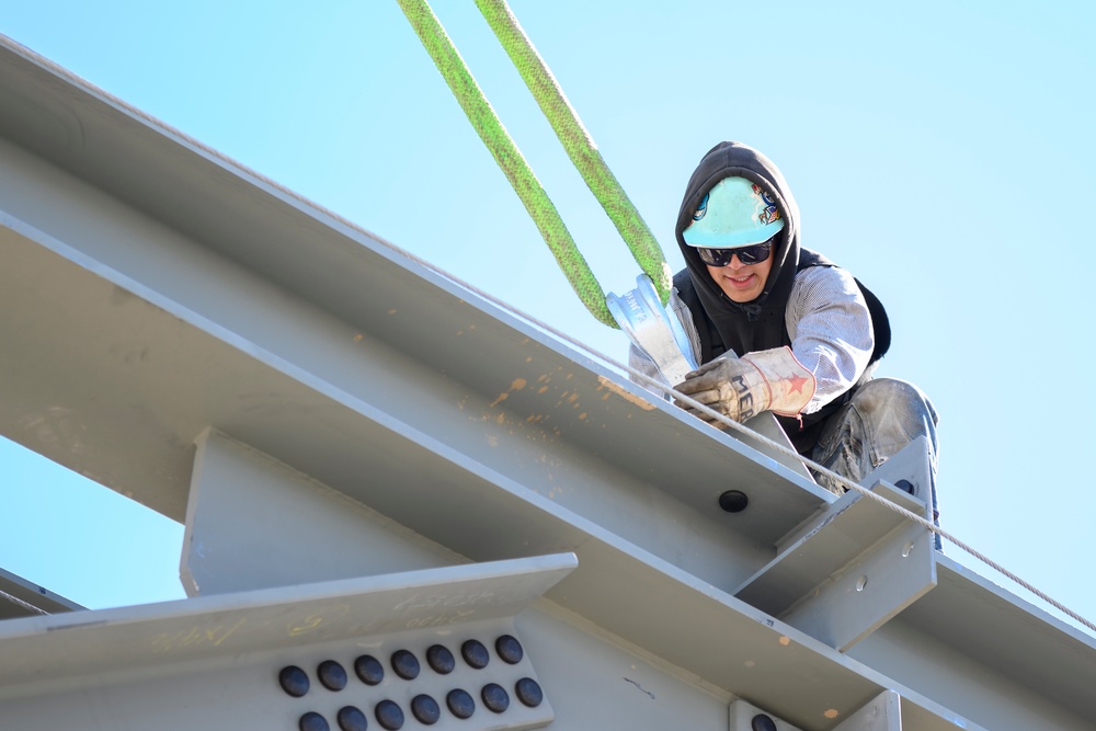 Travis AFB 3-bay hangar makes headway