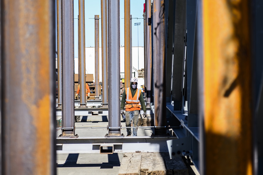 Travis AFB 3-bay hangar makes headway