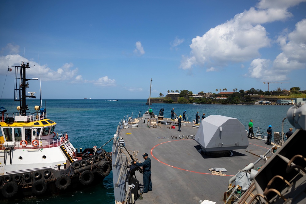 USS Sioux City Pulls into Port in Martinique, France