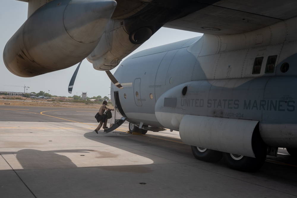 USAF Special Warfare Airmen Execute Jump Training with USMC VMGR-234