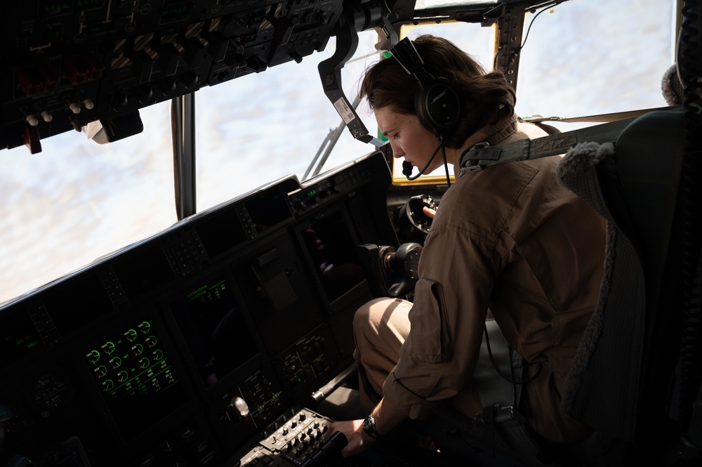 USAF Special Warfare Airmen Execute Jump Training with USMC VMGR-234