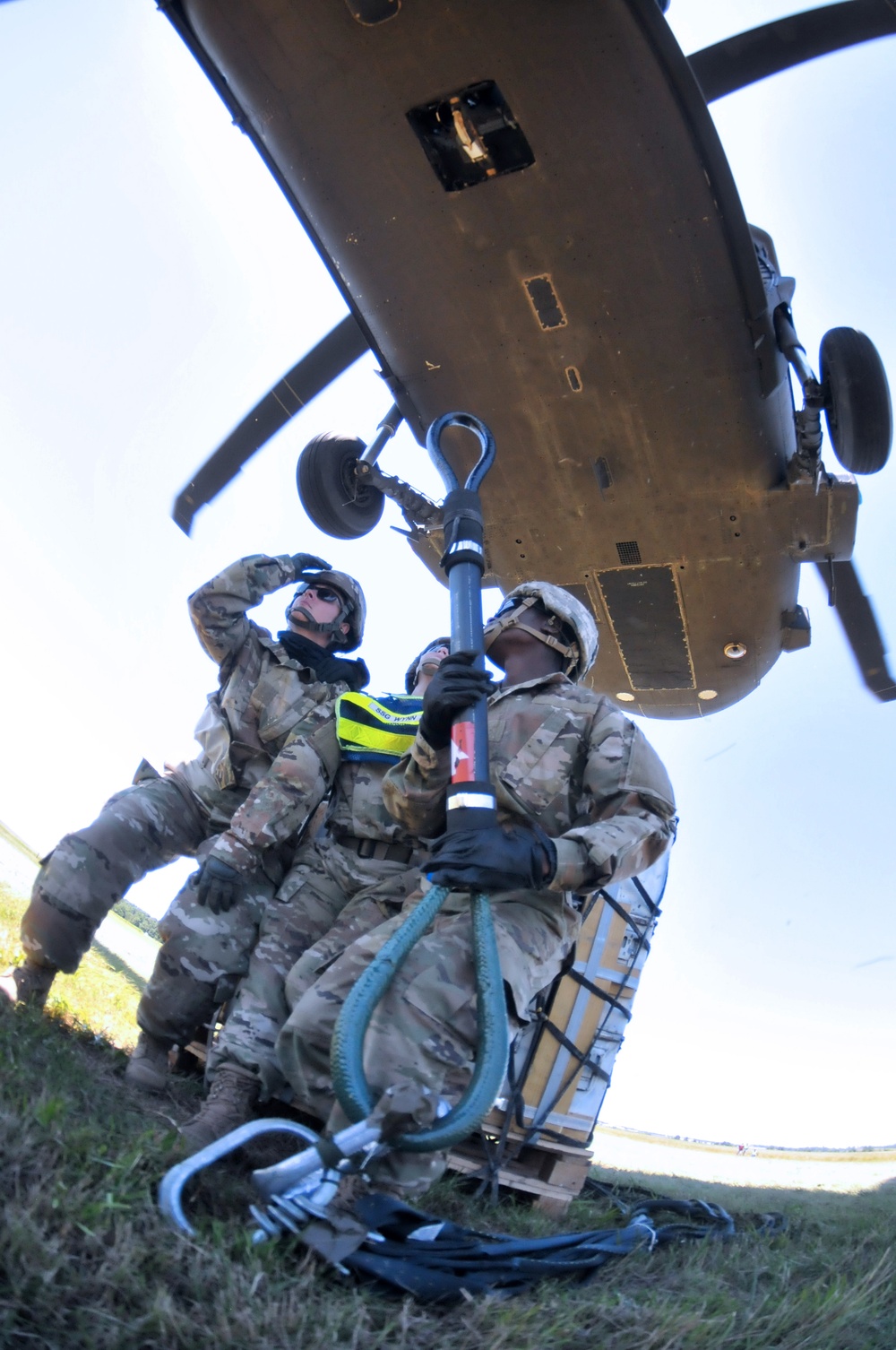 AIT Soldiers learn sling load operations at Fort Lee