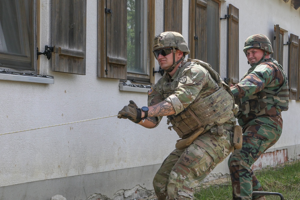 720th EOD Company and Moldovan Soldiers Conducts EOD Training